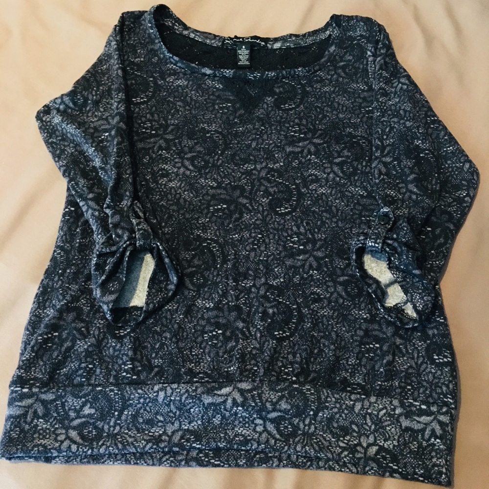 Lightweight sweater